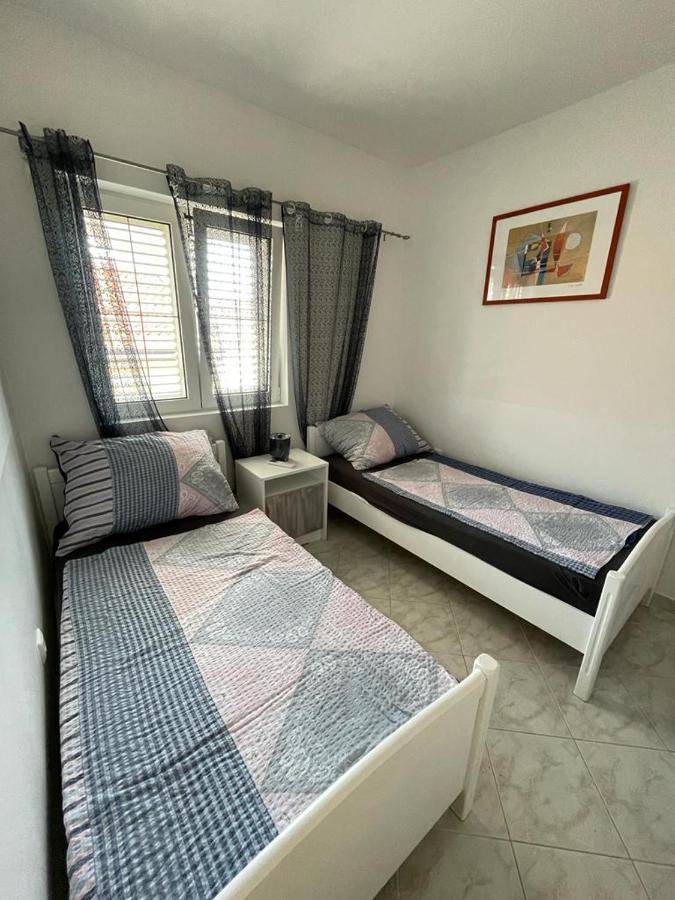 Apartmani Ira Vir Eksteriør billede