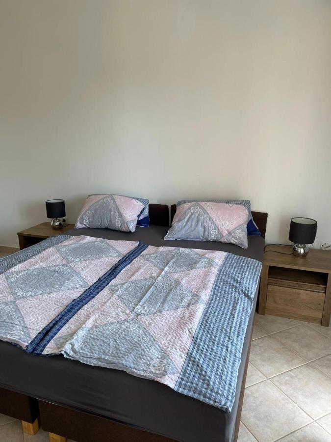 Apartmani Ira Vir Eksteriør billede
