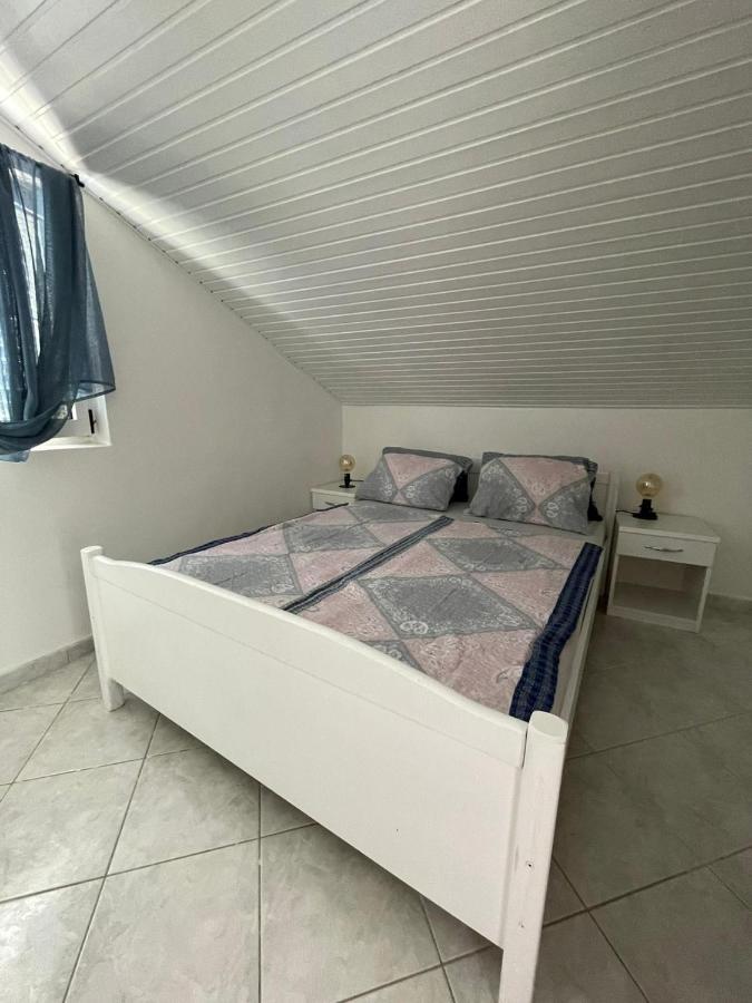 Apartmani Ira Vir Eksteriør billede