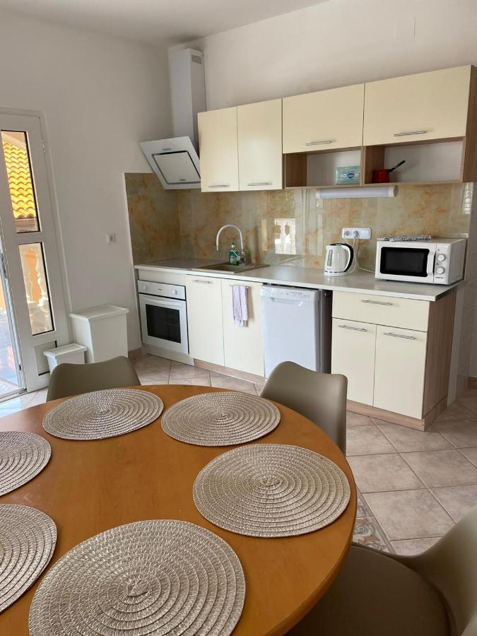 Apartmani Ira Vir Eksteriør billede