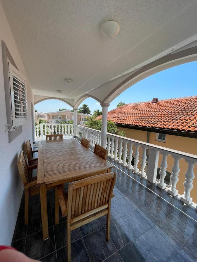 Apartmani Ira Vir Eksteriør billede